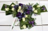 Rouwwerk met Agapanthus afrikaanse lelie kleuren blau wit paars