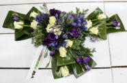 Rouwwerk met Agapanthus afrikaanse lelie kleuren blauw wit paars